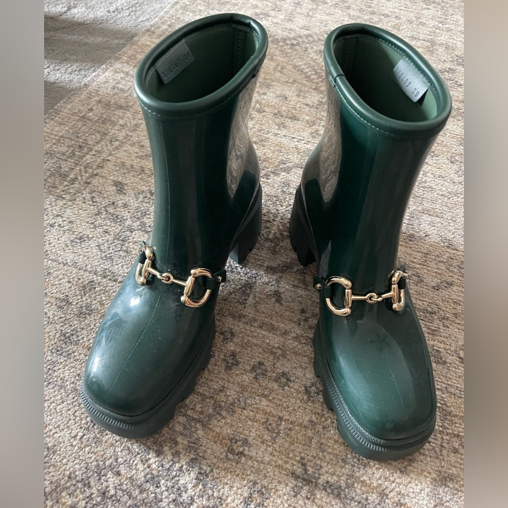 Army green Gucci rain boots